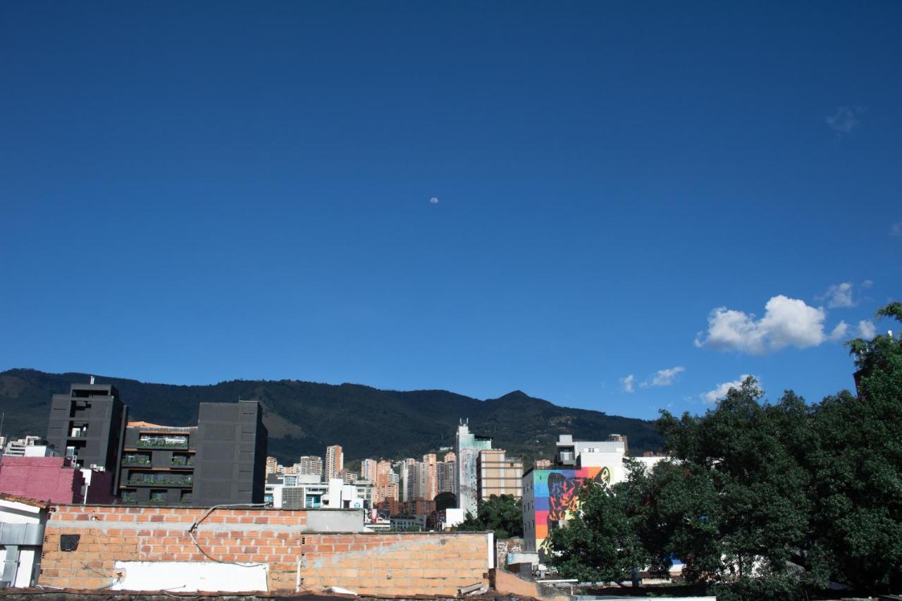 La Familia Hostel Medellín Buitenkant foto